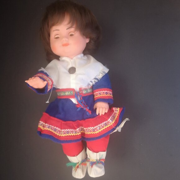Vintage Lapland Doll w/ Blinking Eyes & Dressed in Sami Folk Clothing 13" Tall - Picture 2 of 8